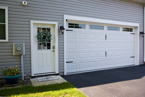 24/7 Emergency Garage Door Panel Replacement experts in Morgantown, MS